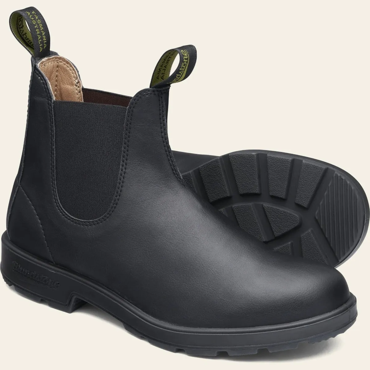 Breathable Mountain Climber 2115 Chelsea Boot in Black from Blundstone