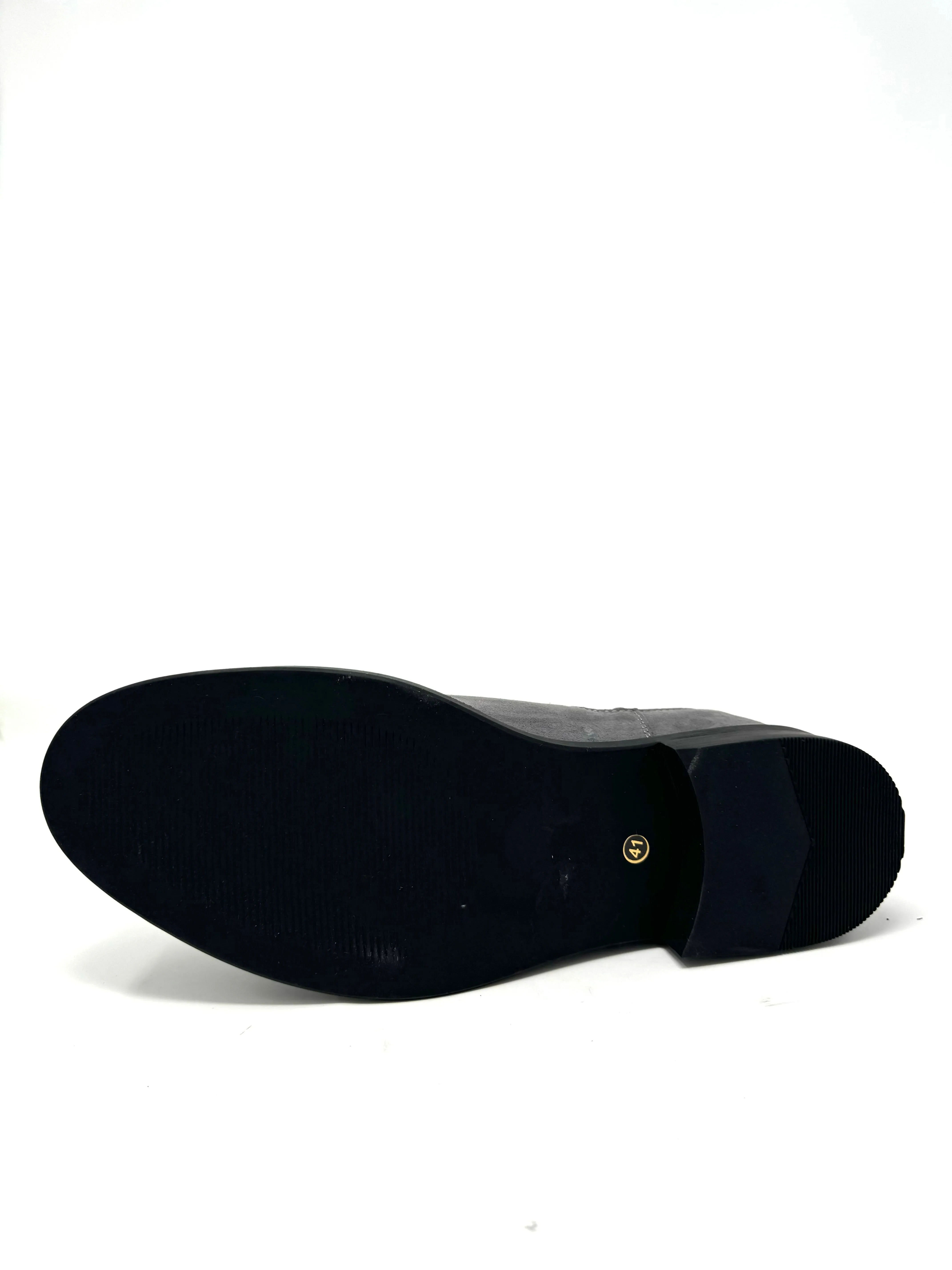 Patent Glow Outdoor Mission Bruce Chelsea Boot in Grey Suede from Novacas