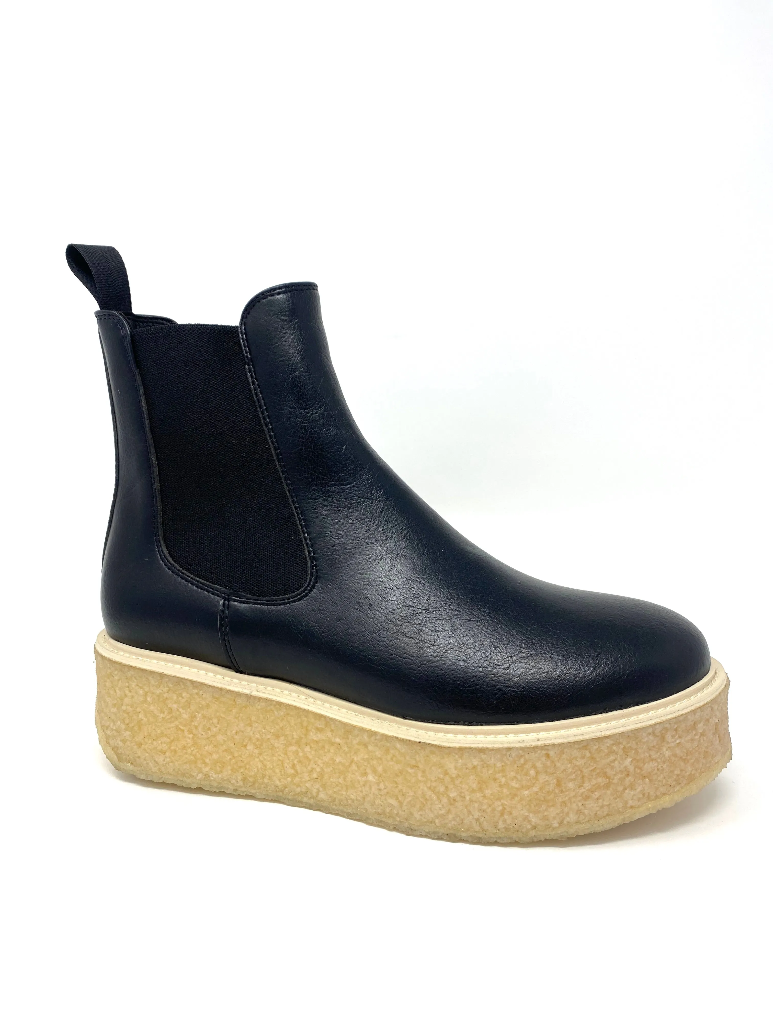 Well-fitted Whitney Platform Boot in Black from Novacas