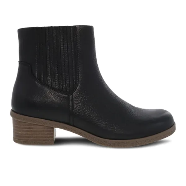 Adventure Time Durable Shell Winter Walker Dansko Women's Daisie Waterproof Black