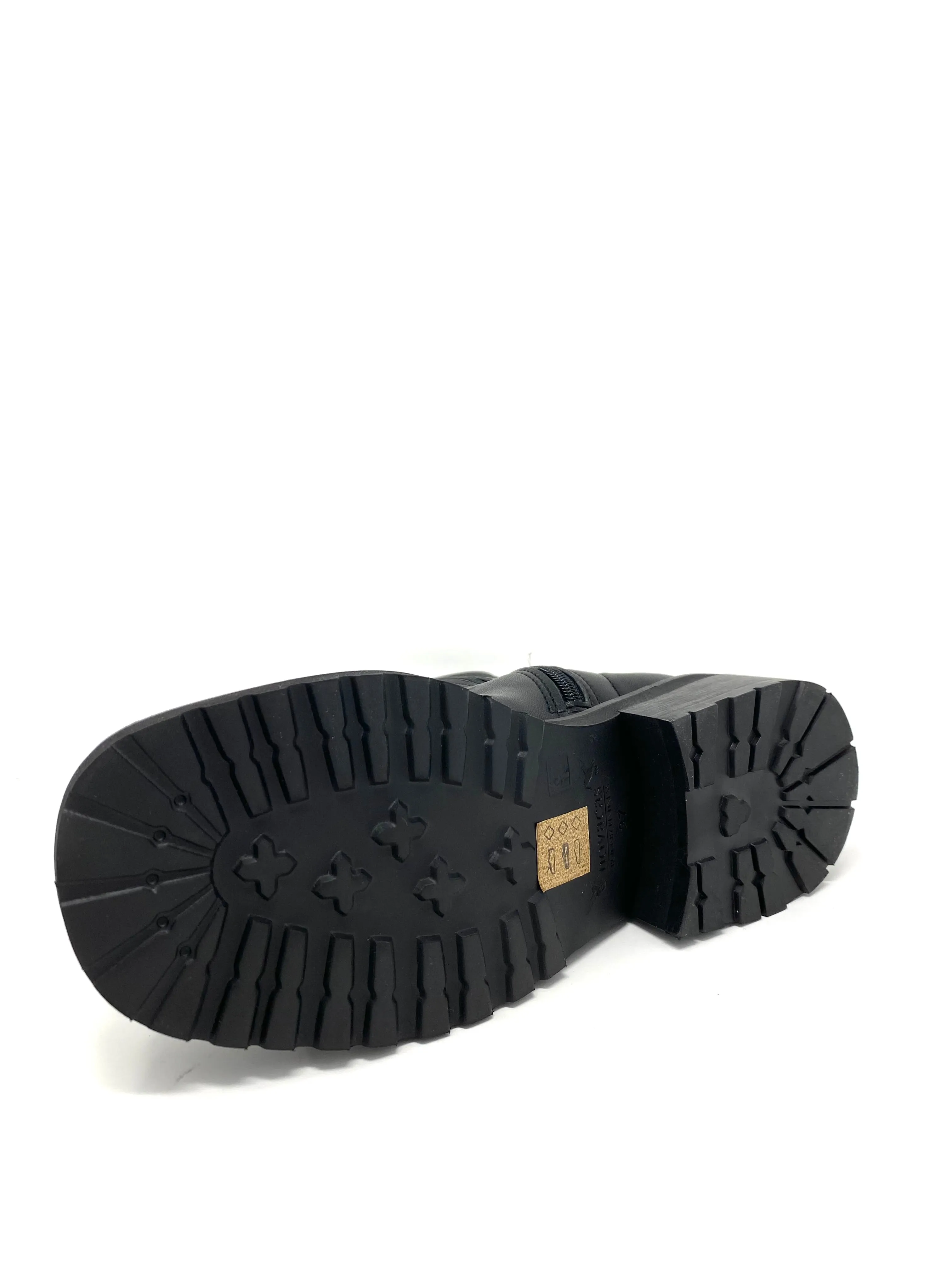 Cushioned Step Functional Minimalist Simple Look Erica Stretch Boot in Black from Novacas