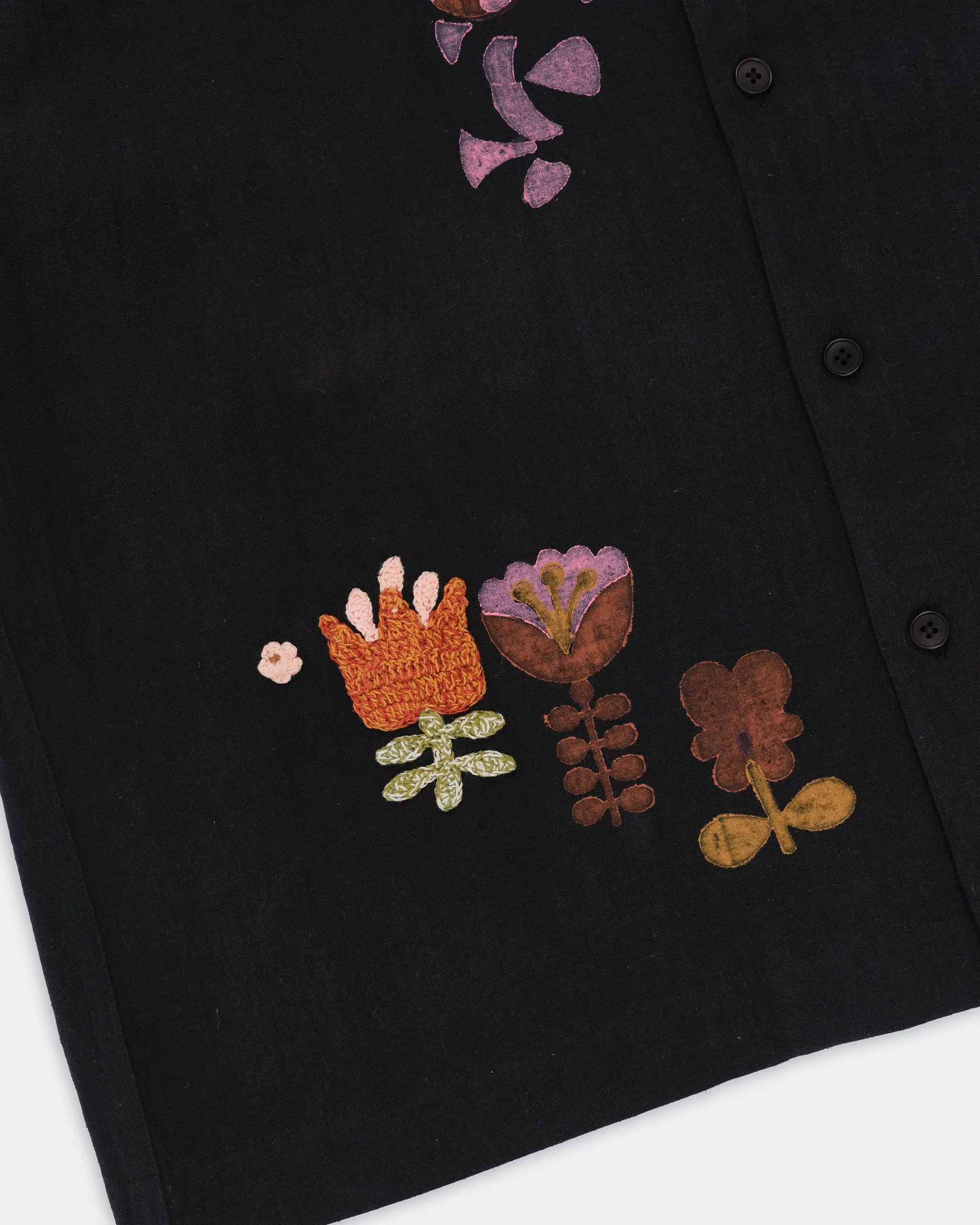 cotton material ReinforcedNeckline Greetings Shirt SS - Black Earth Trip