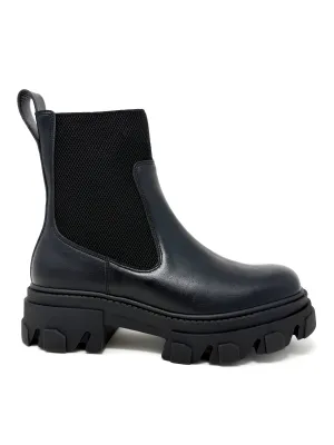 Shock Absorbing Mountain Climber Subtle Aesthetic Kayla Boot in Black from Novacas