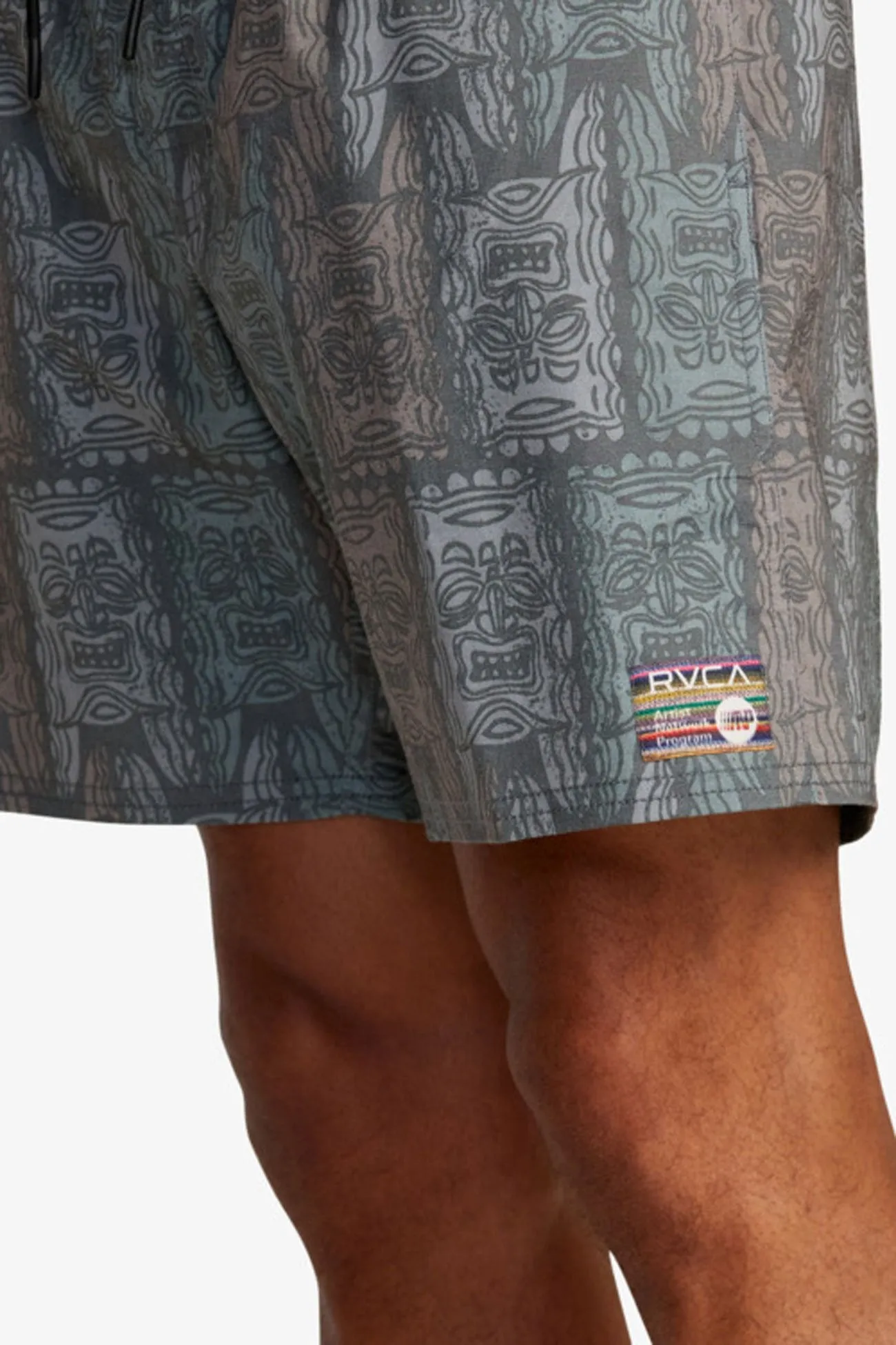 Modern Cut Oblow Tapa Elastic Short Black