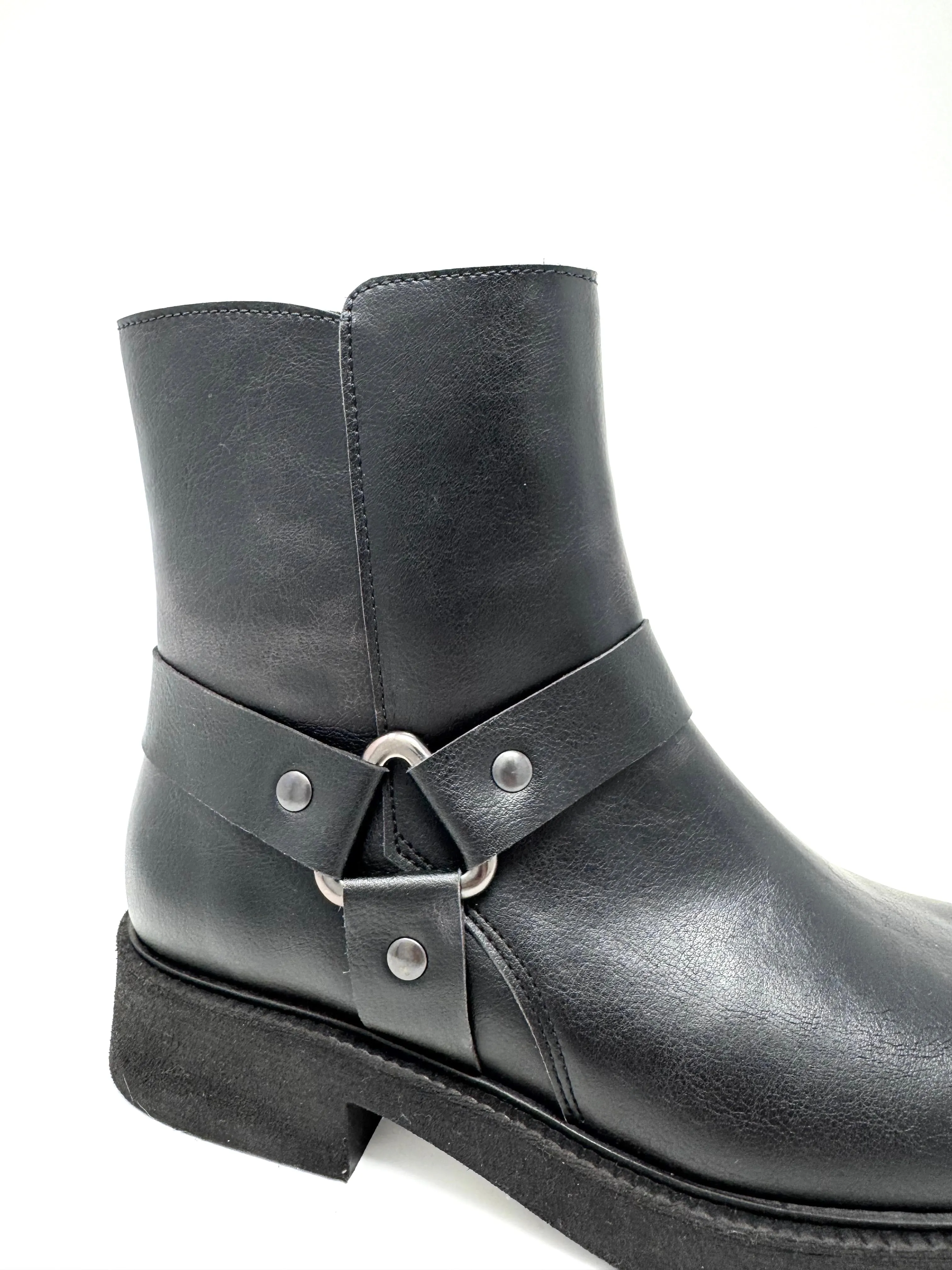 Aliyah Moto Boot in Black from Novacas Slip Resistant City Walking Road Trip