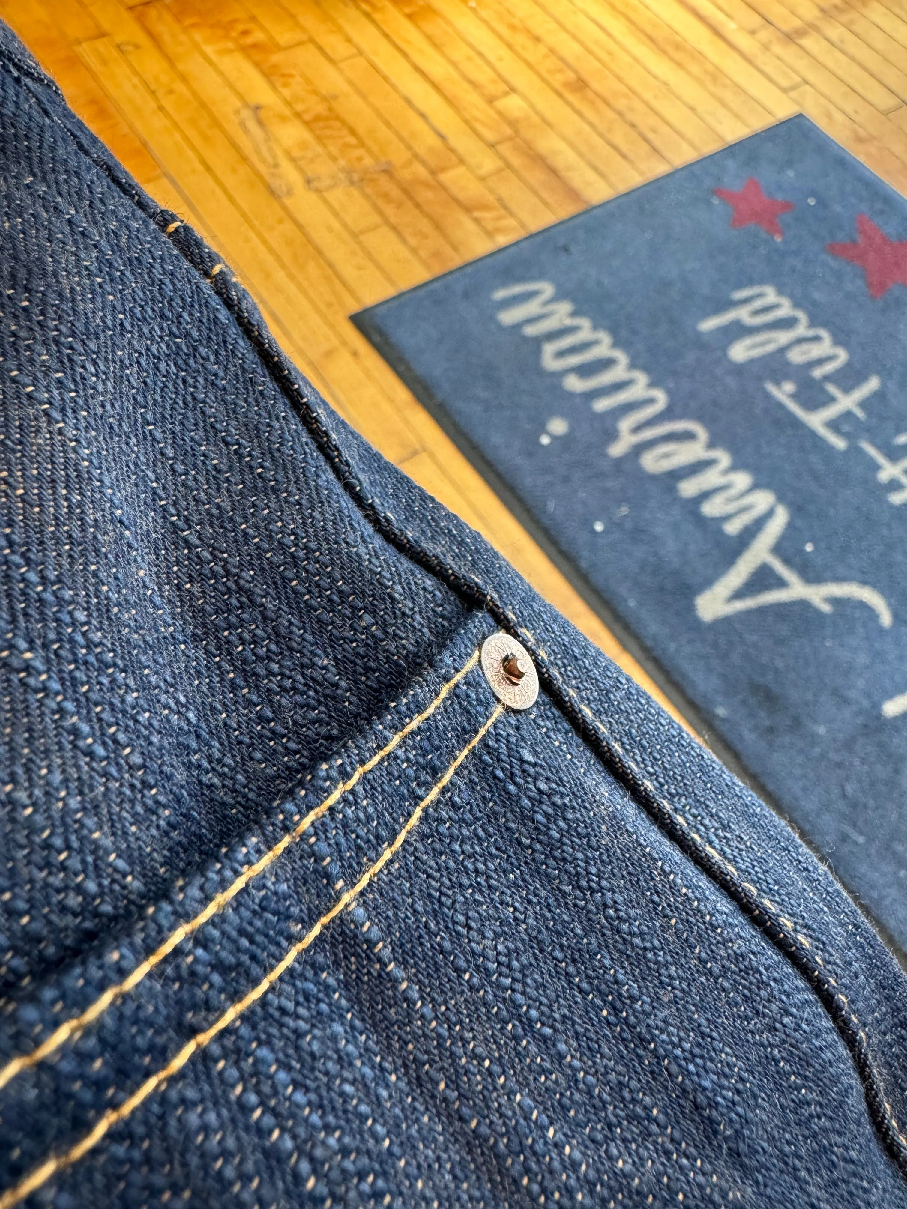 Travel Outfit Evening Stroll Minimalist Smokestack 17 oz Awa Shoai natural hank dyed Indigo/Kakishibu weft Tokushima slub jeans