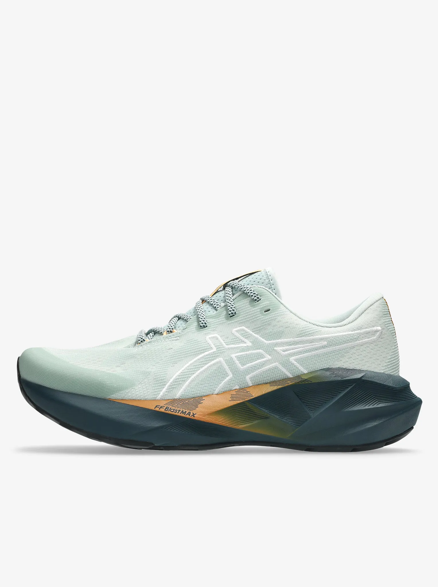 Novablast 5 TR Mens Feather Light Long Distance Travel Light