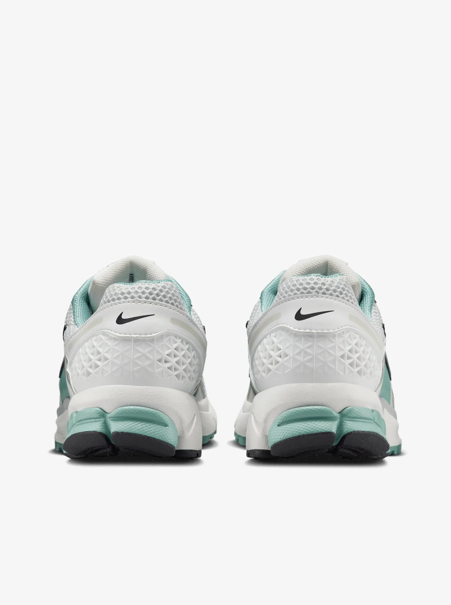 Bounce Back Responsiveness Nature Walk Zoom Vomero 5 Womens