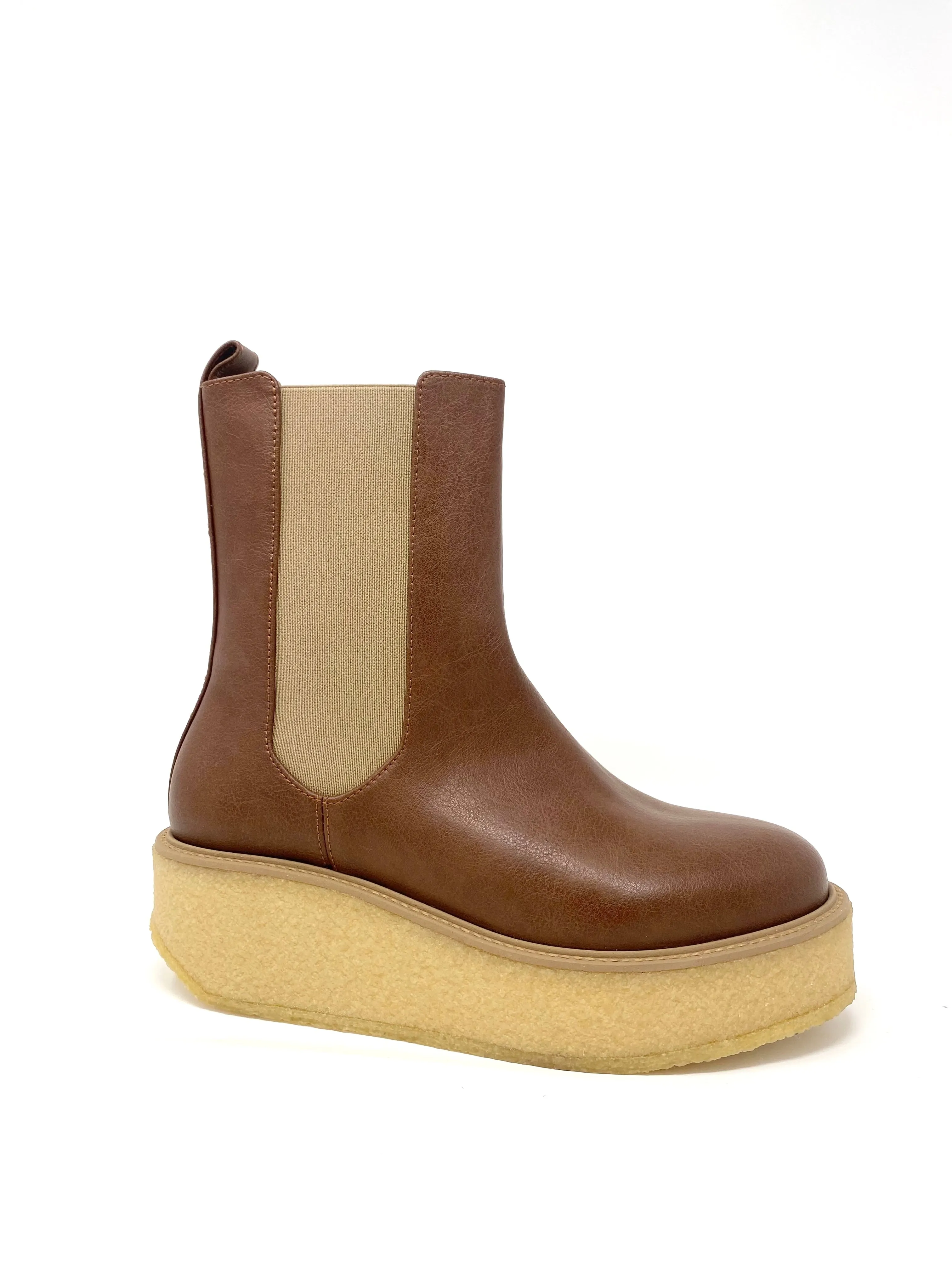 Ski Enthusiast Carey Platform Boot in Tan from Novacas