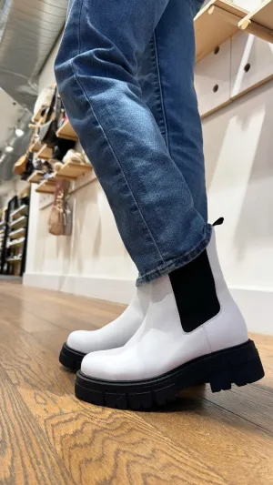 Premium Cushion Poppy Boot in White from Novacas